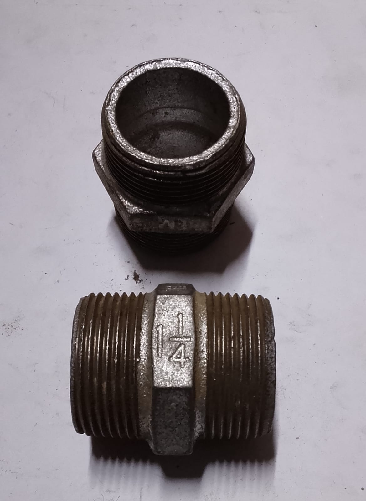 G I HEX NIPPLE 11/4